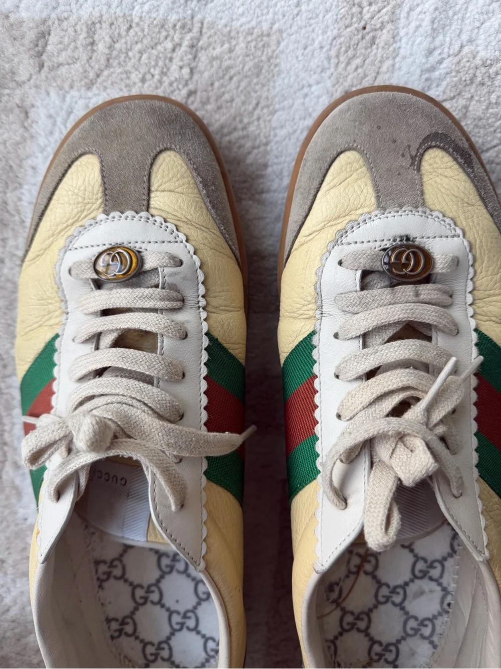 Gucci Cream Low Top Sneakers with Green Red Stripes